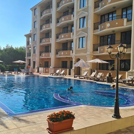 Flora Beach Private Lejlighedshotel Pomorie Eksteriør billede