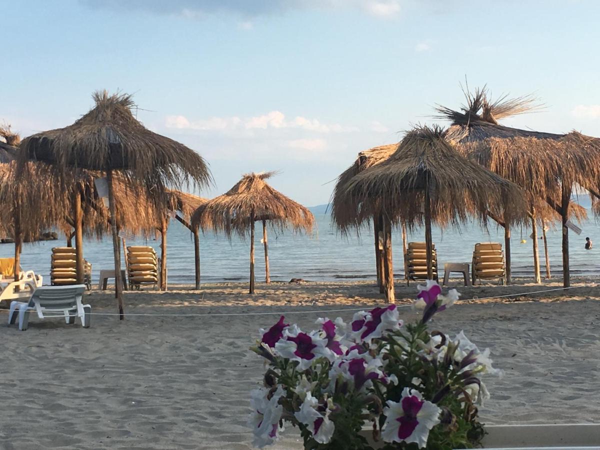Flora Beach Private Lejlighedshotel Pomorie Eksteriør billede