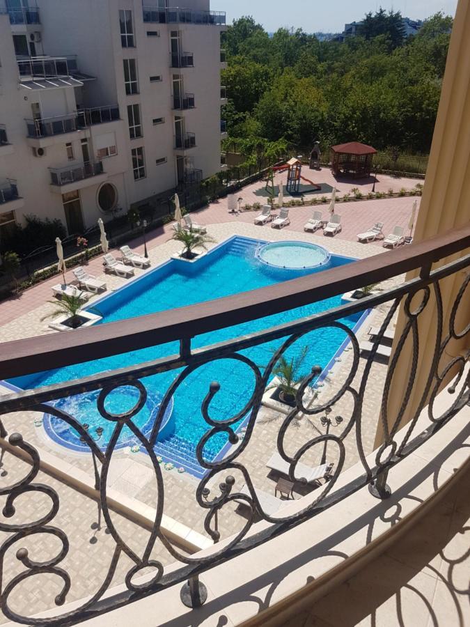 Flora Beach Private Lejlighedshotel Pomorie Eksteriør billede