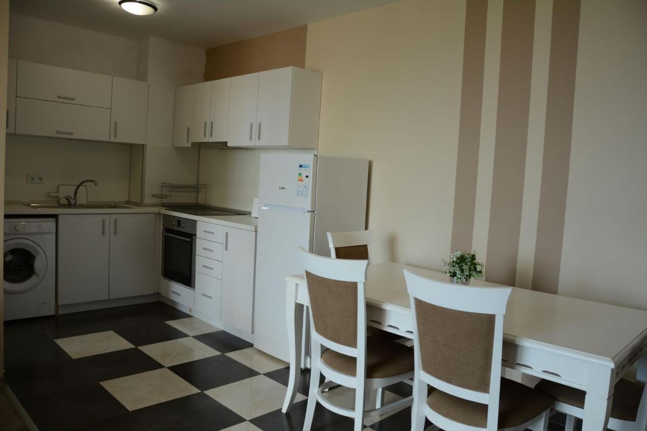 Flora Beach Private Lejlighedshotel Pomorie Eksteriør billede