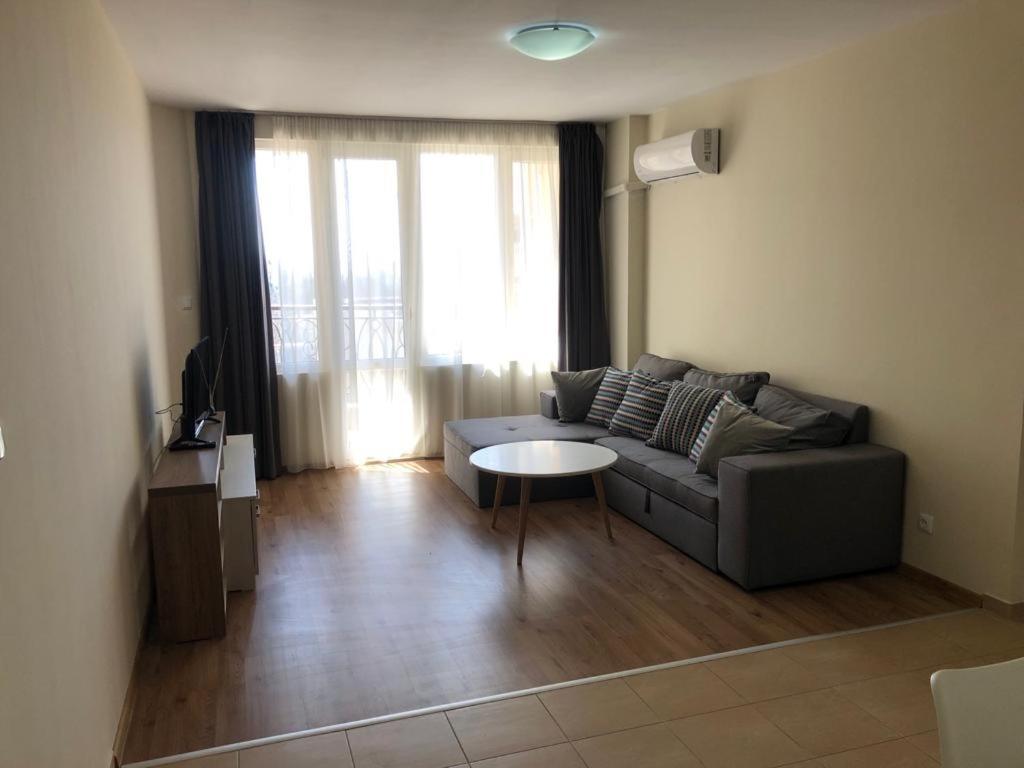 Flora Beach Private Lejlighedshotel Pomorie Eksteriør billede