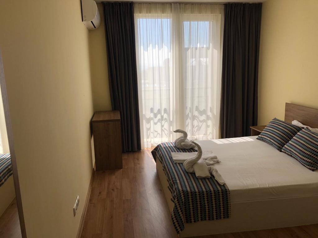 Flora Beach Private Lejlighedshotel Pomorie Eksteriør billede